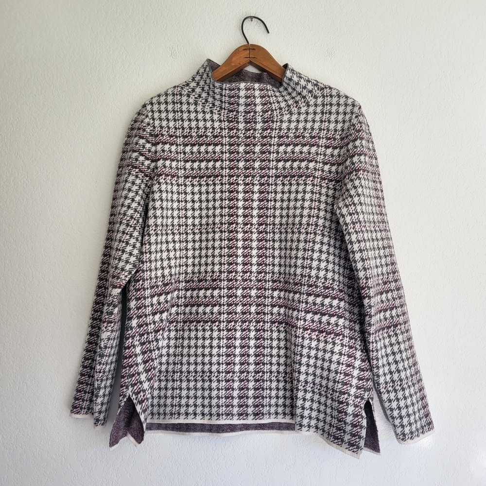 Stylish Houndstooth Patterned Sweater